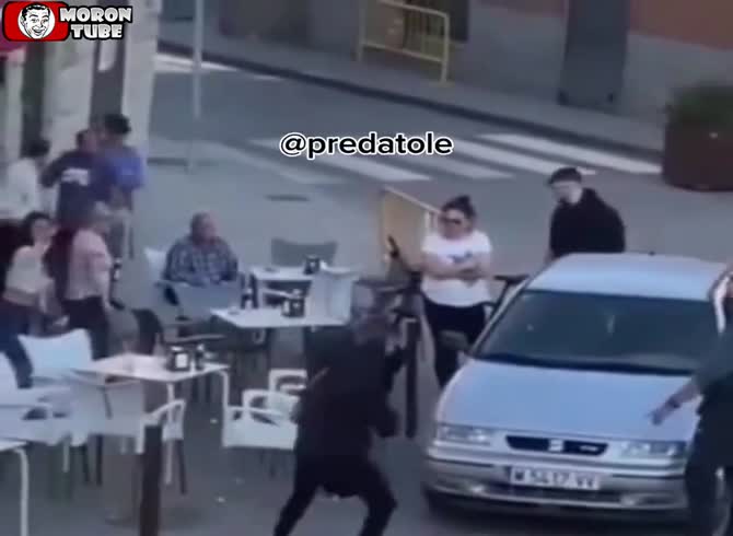 Video :A gruesome event in Spain when two police officers attempt to apprehend a ninja